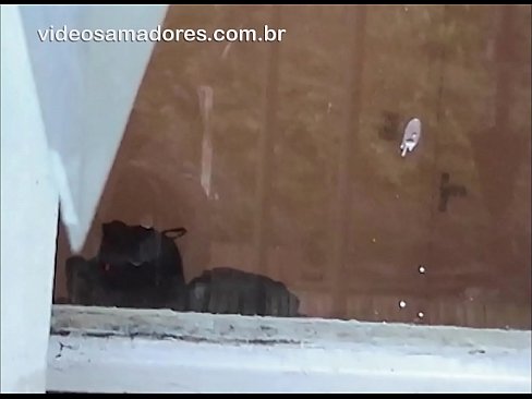 ❤️ Omu cornu chì fighjula a so fidanzata cù un altru tippu, registrendu un video di cazzo senza disturbà a coppia ❤️ Video anale à noi