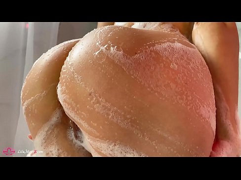❤️ Brunette si masturba a figa cù un vibratore per un orgasmu intensu in a doccia ❤️ Video anale à noi